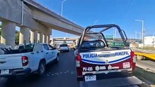 Se arroja de puente y paraliza autopista en Puerto Vallarta | CPS Noticias
