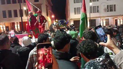 احتفالات صاخبة في شارع محمد الخامس بالرباط بعد تتويج المغرب بكأس العرب 2025