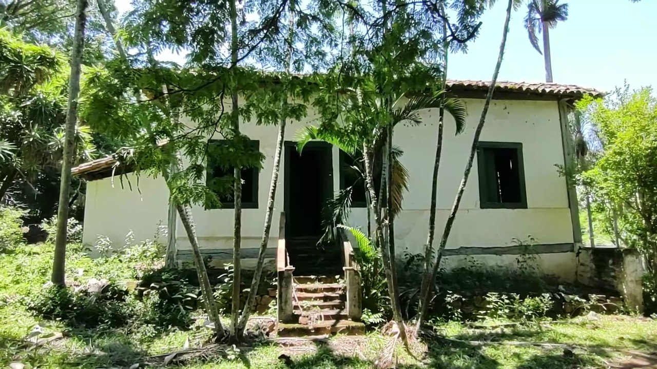 DOIS CARAS SINISTROS ESTAVAM RONDANDO A GENTE NO CASARÃO ABANDONADO