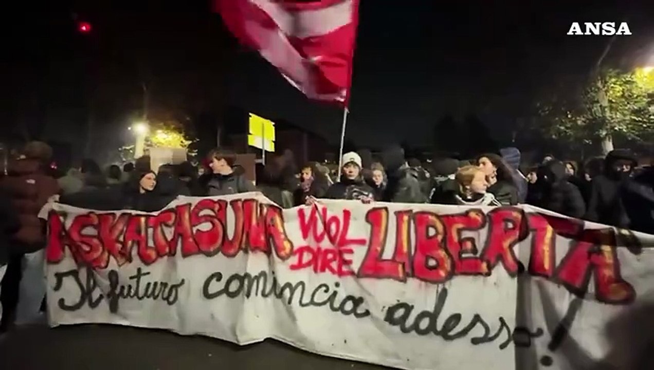 Askatasuna in presidio: "Non ci vogliono qui, saremo nelle strade"