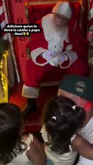 Thiago Medina vivió un momento especial al llevar por primera vez a sus hijas a ver a Papá Noel 1
