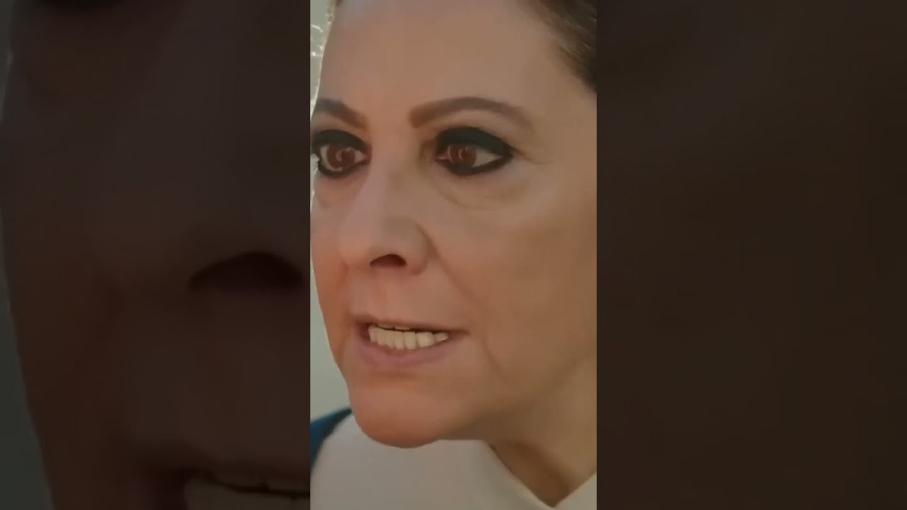 عزيزة تحاول طرد إليف وغونول  - زهرة الثالوث  - #shorts  -  @atvarabic ​