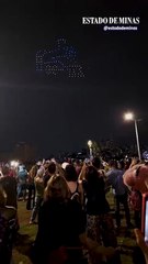"Trem azul": show de drones homenageia Lô Borges em BH