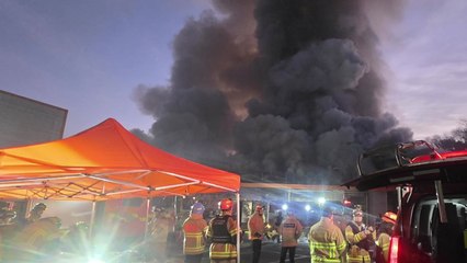 충북 보은 김치 공장 큰불...5시간여 만에 진화 / YTN