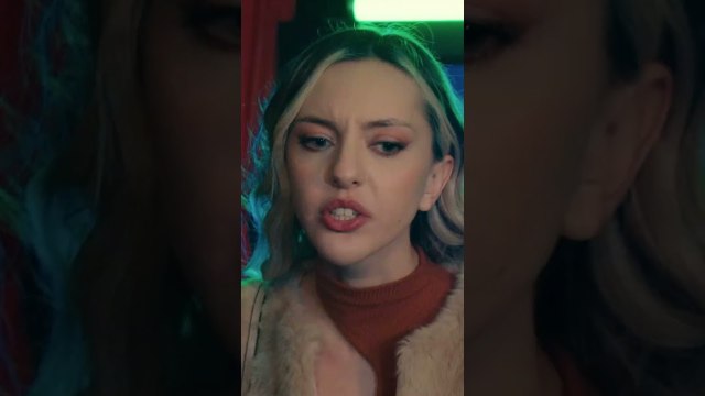 ميرنا القوية خلصت عليهم كلهم 😎 - مسلسل أنا في ورطة #shorts #مدبلج #başımbelada @atvarabic ​ #مسلسل