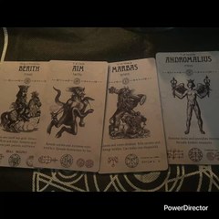 1. PERSONAS MUY OSCURAS ESPADAS 2. PERSONAS MUY MUY CLARAS BASTOS 3 PERSONAS NO MUY OSCURAS PENTACULOS 4.PERSONAS CLARAS A SECAS  COPAS.