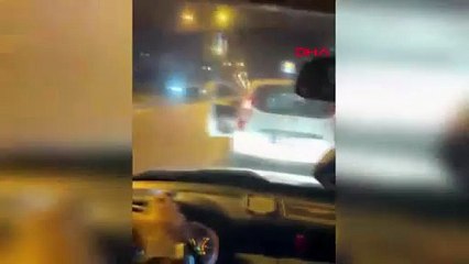 Trafikte eli silahlı trafik teröristi dehşeti saniye saniye kamerada!