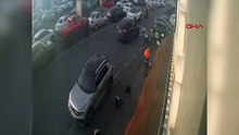 İstanbul'da akılalmaz kaza: Park etmeye çalışırken ortalığı birbirine kattı!