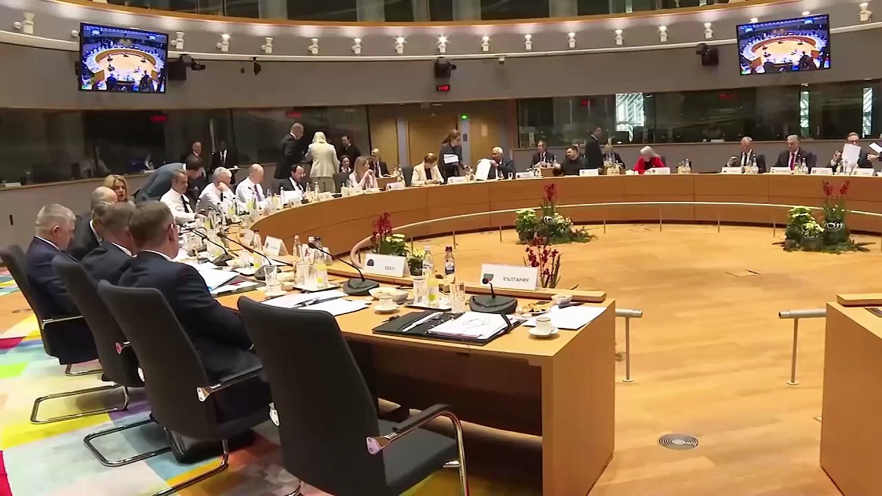 UE vai emitir 90 mil milhões de euros em dívida conjunta para a Ucrânia, mas não concede empréstimo de reparação