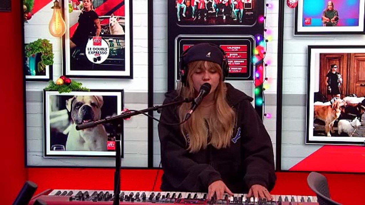 LIVE - Louane interprète "Secret" dans Le Double Expresso RTL2 (19/12/25)