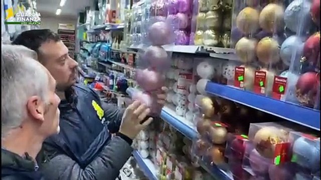 Anche giocattoli pericolosi tra i 28 mila articoli natalizi sequestrati nel Vibonese. Il valore supera i 300 mila euro