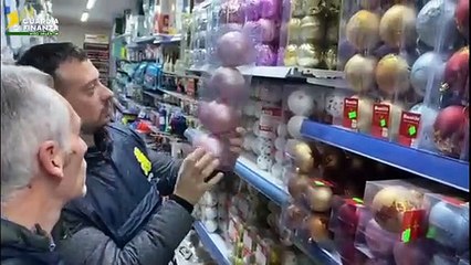 Anche giocattoli pericolosi tra i 28 mila articoli natalizi sequestrati nel Vibonese. Il valore supera i 300 mila euro