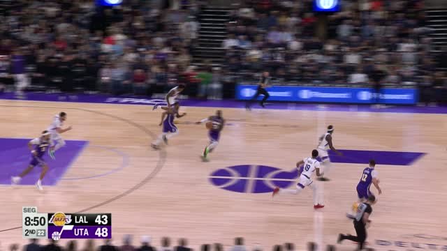 LeBron confuses Jazz defense with spin and layup