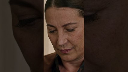 احلف ما تخبّر حدا 🙁 - مسلسل مرارة الحب #shorts  ​#مسلسلات    @BirZamanlarCukurovaArabic