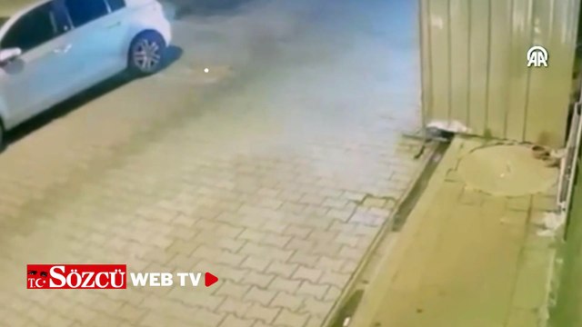 Fatih'te dur ihtarına uymayan sürücünün bekçiye çarpması kamerada