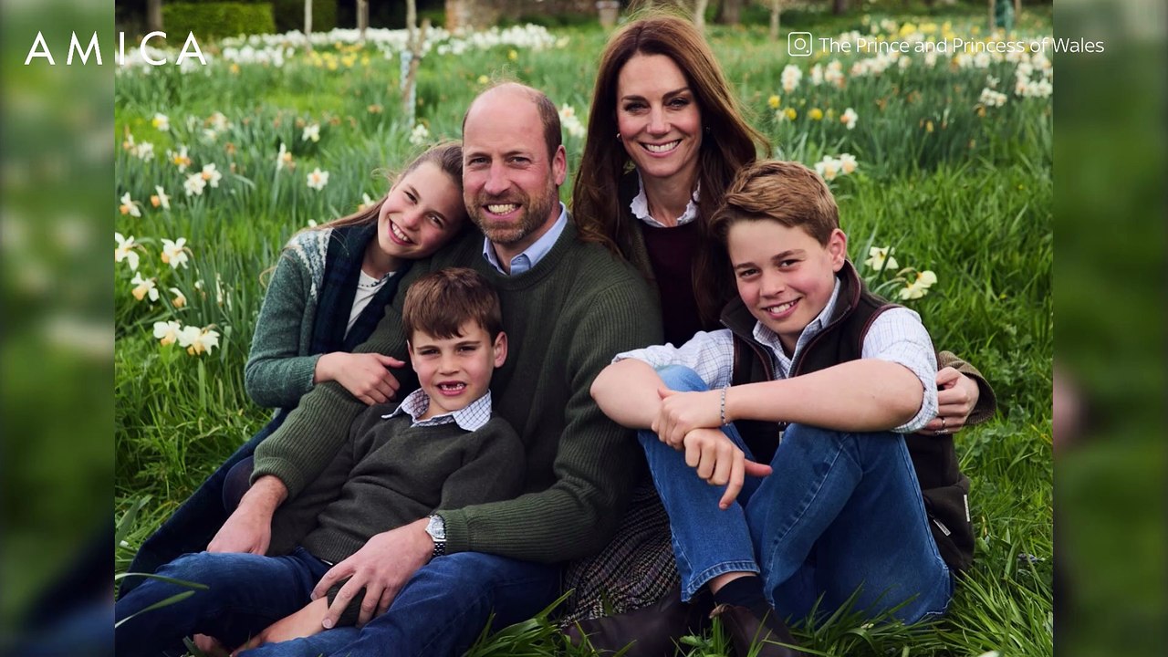 Perché Kate Middleton ha voluto una foto sul prato fiorito per la  Christmas card 2025