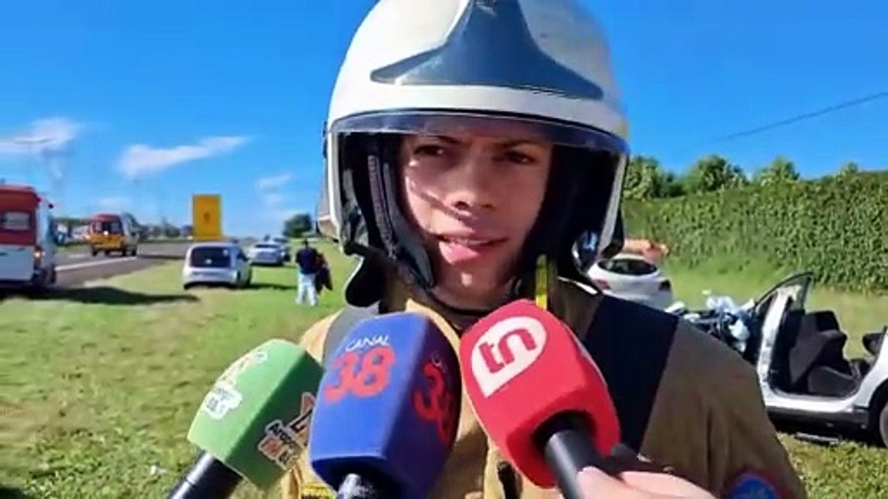 Carro bate em muro na BR-369 e deixa três mulheres feridas