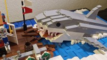 Wir zeigen den über 1.200 Teile großen Hai-Angriff von BlueBrixx