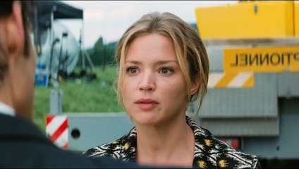 A mature 42 years old Women Fall in love With A Young Collage guy __ Movie Explained in Hindi