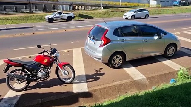 Acidente de trânsito deixa motociclista ferido no Trevo Cataratas, em Cascavel