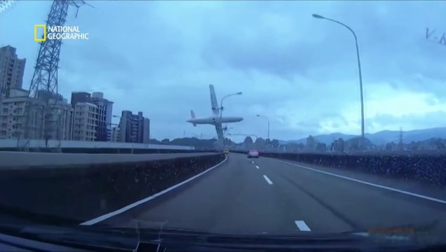 Air Crash - Crash en direct - Vol TransAsia Airways 235 [Français]
