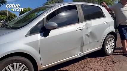 Batida entre carro e moto deixa homem ferido no bairro Pacaembu