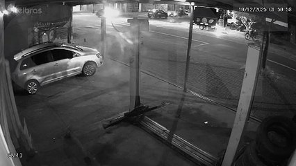 Nova imagem mostra motorista embriagado batendo contra trailer de lanches