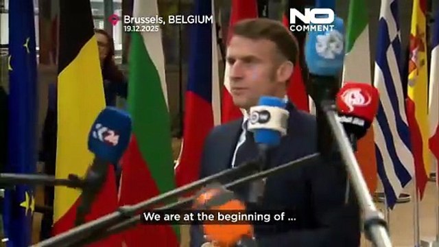 حاشیه‌ نشست سران اتحادیه اروپا؛ حواس‌پرتی ماکرون میان «میکروفون‌های رقصان»