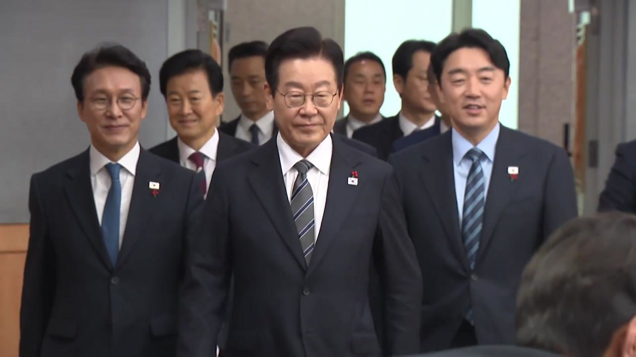 이 대통령 "노동신문 접근 제한, 선동에 넘어갈 존재로 국민 취급" / YTN