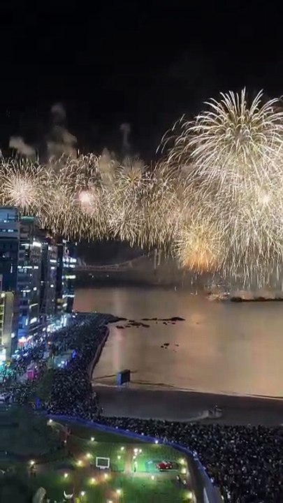 🎆🇰🇷 Busan a embrasé la nuit Le festival des feux d’artifice de Busan a littéralement enflammé le ciel au-dessus de Gwangalli Beach. Un spectacle d’une intensité rare, salué en direct, où la synchronisation, l’ampleur et l’énergie ont marqué les esprits