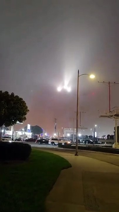 ✈️🌫️ Quand la technologie prend le relais Voir un A380 percer la couche nuageuse en visibilité quasi nulle est l’un des tests de confiance ultimes pour l’avionique...