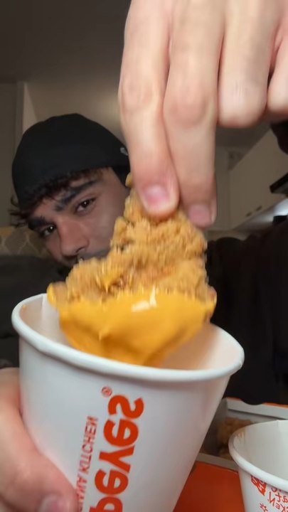 Je teste toutes les sauces Dippers de Popeyes...