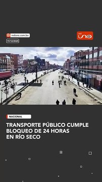 Los choferes de transporte público mantienen un bloqueo de 24 horas en Río Seco en protesta contra el Decreto Supremo 5503