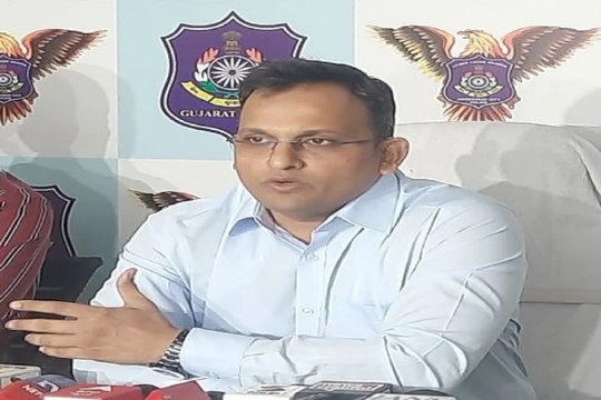 Video News: डिजिटल अरेस्ट ठगी का एक और प्रयास विफल, बुजुर्ग के 1.43 करोड़ बचाए