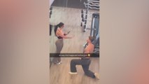 Le pide matrimonio en pleno gimnasio y la reacción de ambos al 'Sí, quiero' es viral en redes