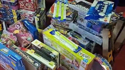 Regali di Natale, il comando della polizia locale invaso dai bambini