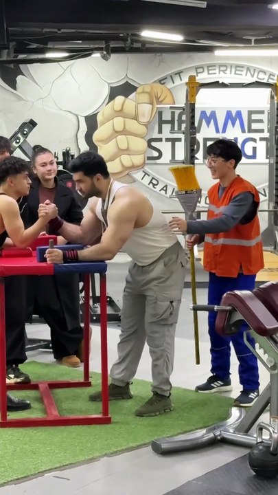 Cleaner prank, fight 🤯￼