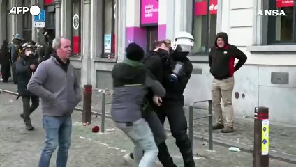 Scontri violenti a Bruxelles durante le proteste degli agricoltori