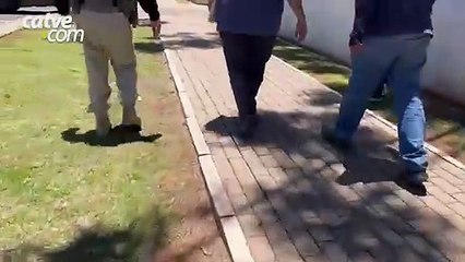Homens são encaminhados à delegacia após abordagem a caminhão na BR-277