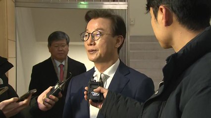 '통일교 의혹' 전재수, 14시간 반 경찰 조사..."금품수수 없었다" / YTN