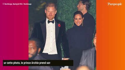 Pour leur carte de voeux (dans une ambiance pas très Noël), Meghan et Harry posent avec leurs enfants Lilibet et Archie