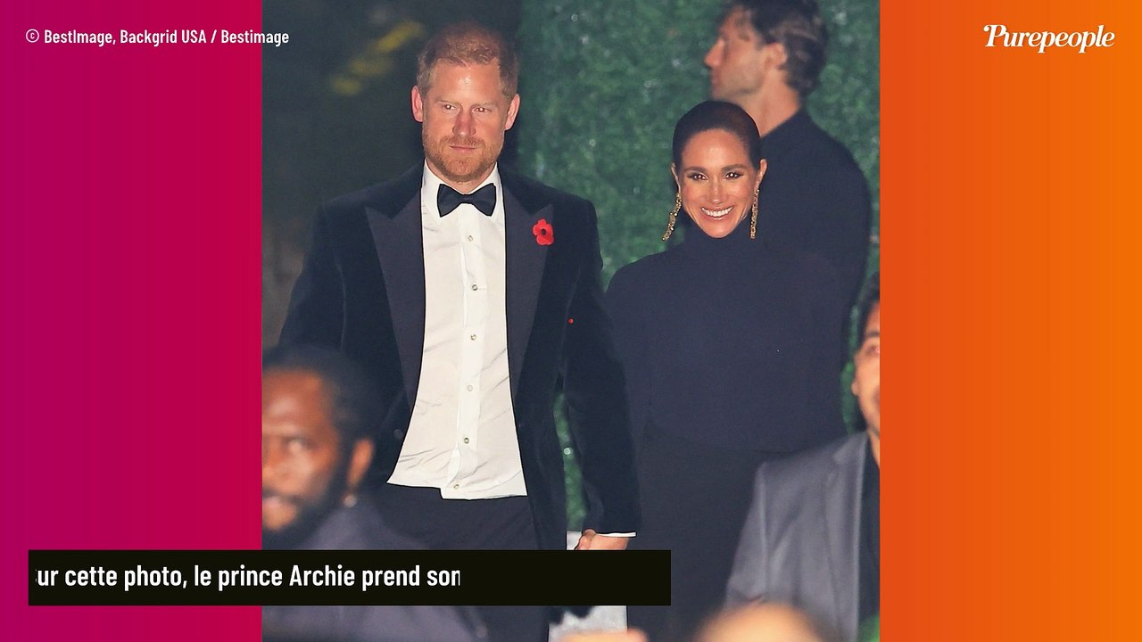 Pour leur carte de voeux (dans une ambiance pas très Noël), Meghan et Harry posent avec leurs enfants Lilibet et Archie