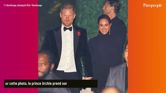 Pour leur carte de voeux (dans une ambiance pas très Noël), Meghan et Harry posent avec leurs enfants Lilibet et Archie