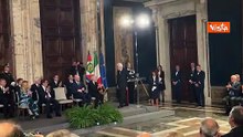 "Buon 2026", poi applauso e strette di mano per Mattarella allo scambio degli auguri al Quirinale