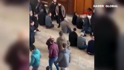 Cuma namazı esnasında camiye pitbullun girdiği anlar kamerada