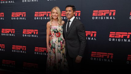 Kelly Ripa and Mark Consuelos Refuse to Ever Sleep in Separate Beds: 'That's Why You Get Married!'