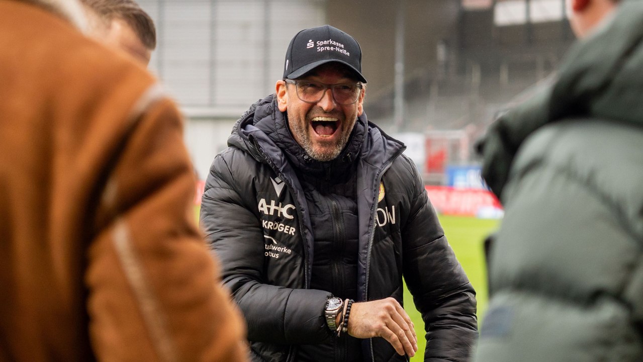 Wollitz witzelt über Schiedsrichter: 'So etwas habe ich noch nie gehört'