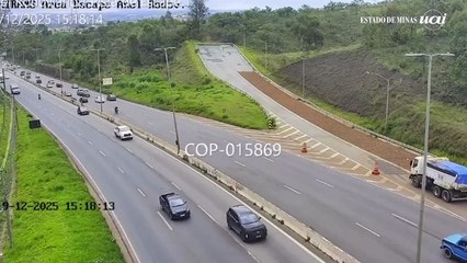 Caminhão usa área de escape do Anel Rodoviário, em BH, e evita acidente