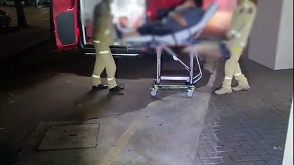 Estudante é socorrida pelo Siate após cair em escadaria de colégio no bairro Floresta