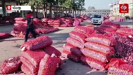 રાજકોટ: ધોરાજીમાં ડુંગળીના ભાવ ગગડતા ખેડૂતો પાયમાલ જેવી સ્થિતિમાં, કહ્યું 'સરકાર મદદ કરે'